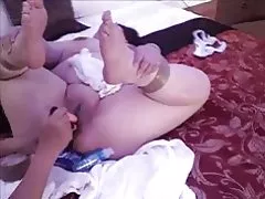 Chubby asian amatur aeddfed yn chwarae tegan