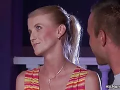 Pussy blewog aeddfed a lesbiaid teen