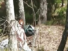 Horny redhead swistir wraig awyr agored llain a fuck