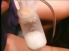 Hir Sexy hirflew latina dwbl pympiau llaeth oddi wrth ei bronnau wedi chwyddo