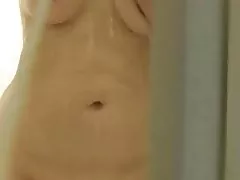 Nid yw ei mam-gu addysg rhyw wain